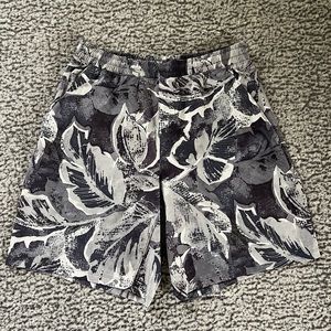 NWOT Lululemon Pacebreakers 9” Lined